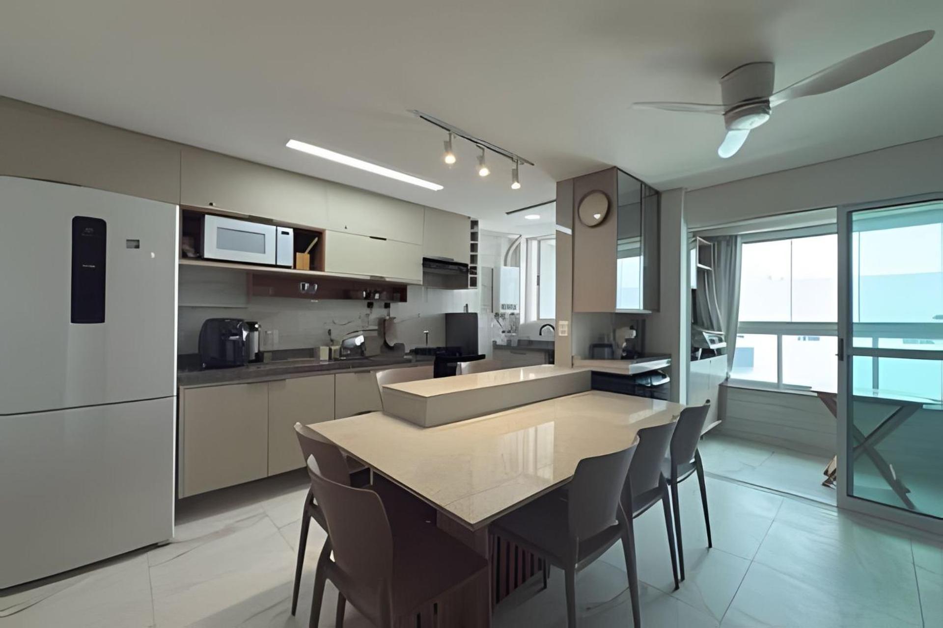 Apartamento com Varanda