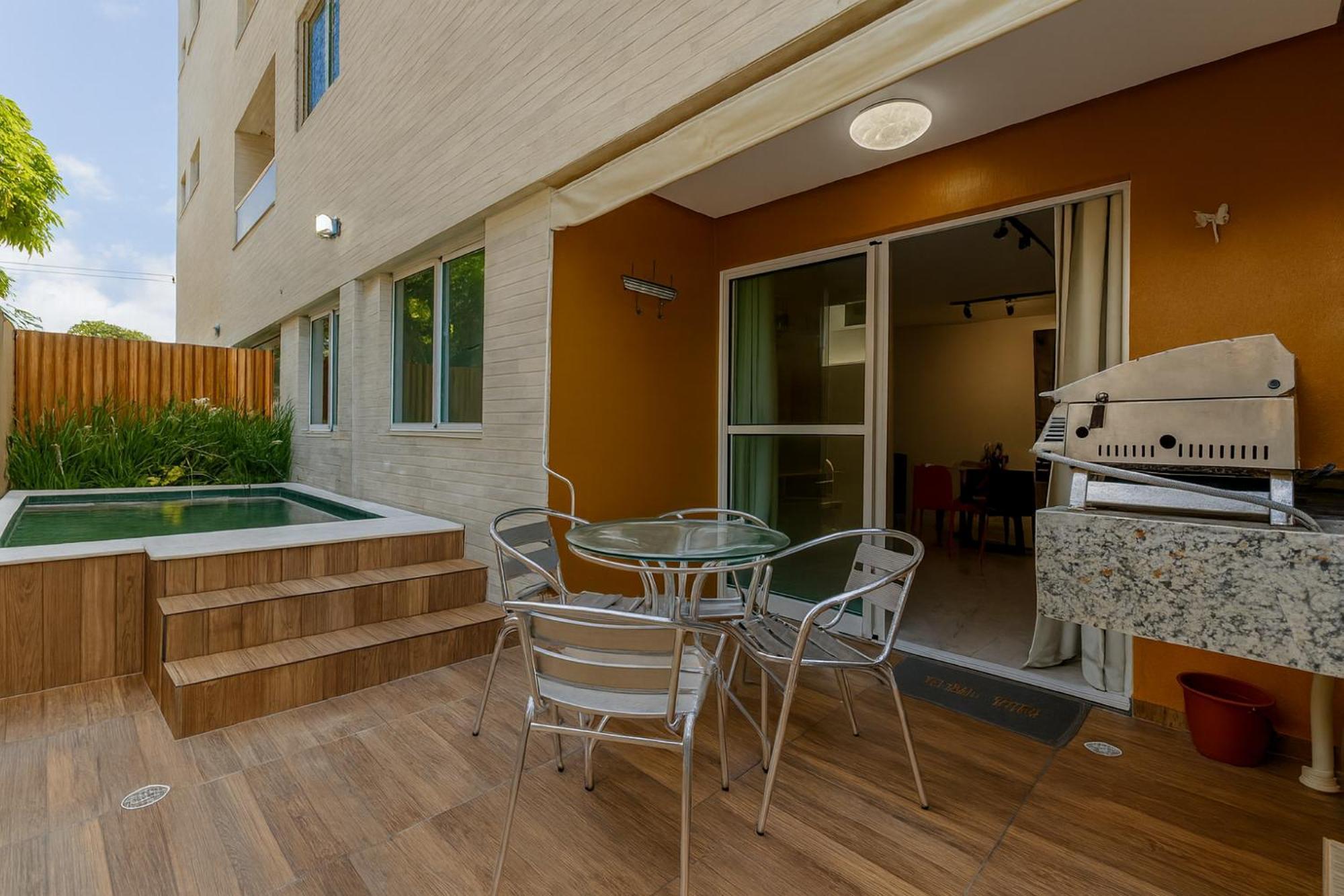 Apartamento de 2 Quartos com Piscina Privativa